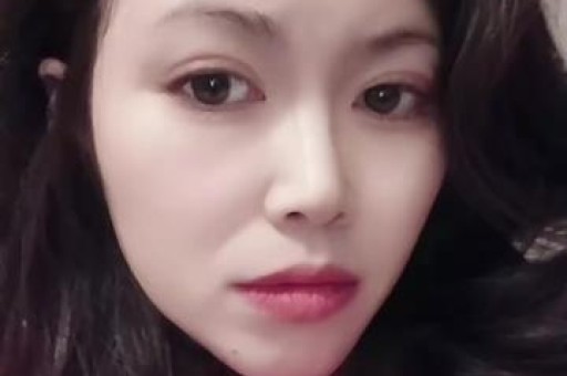 嫁豪门生3娃被丈夫赶走如今身家亿万与小17岁男友很甜蜜
