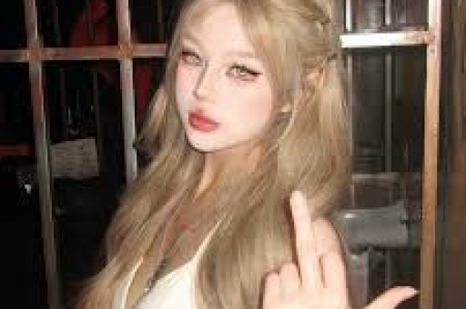 港星邝文珣状态好女儿调皮捣蛋生日当天