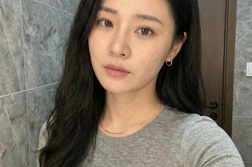 娱乐圈八卦大揭秘：恋情、负债与赵丽颖的委屈